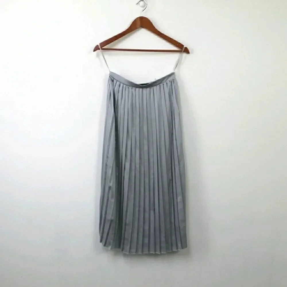 Lea & Viola Saks fifth Ave gray pleated skirt - Picture 2 of 8
